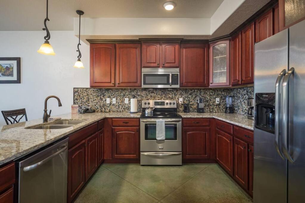 Luxury Downtown Rental Моаб Экстерьер фото