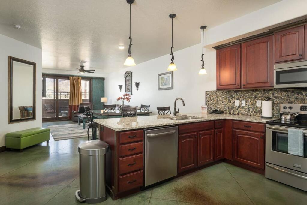 Luxury Downtown Rental Моаб Экстерьер фото