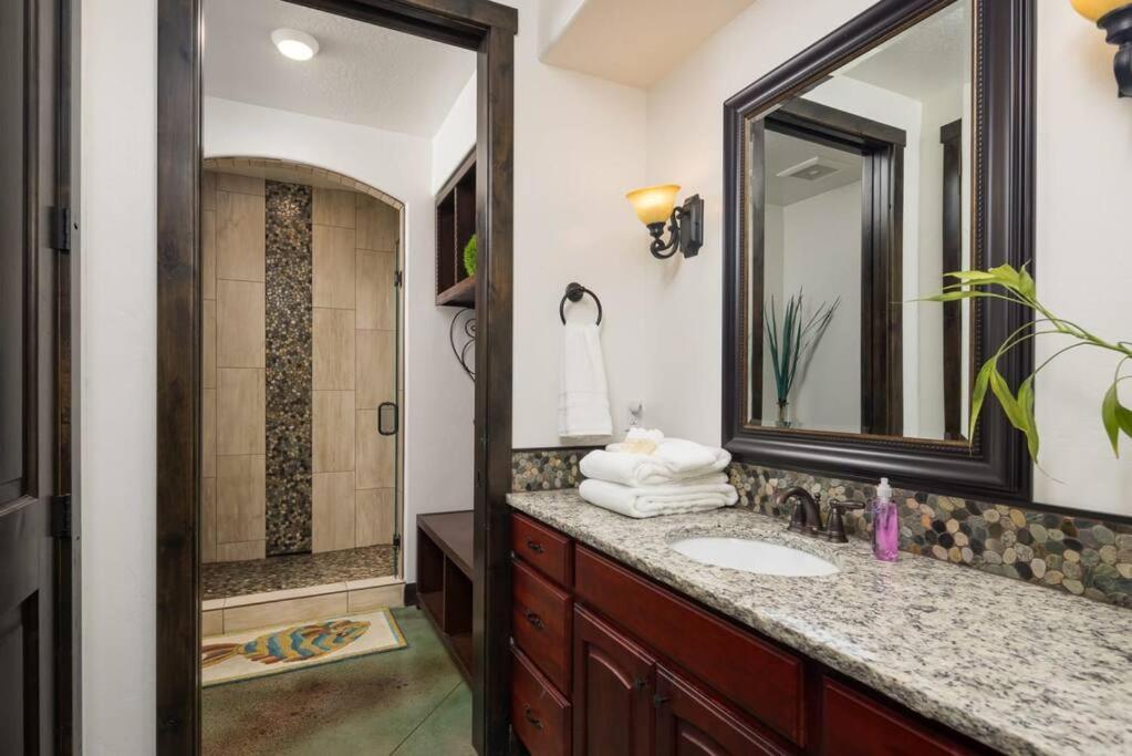 Luxury Downtown Rental Моаб Экстерьер фото