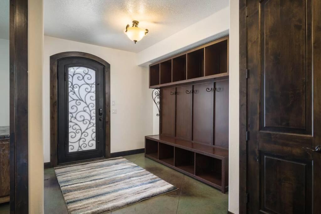 Luxury Downtown Rental Моаб Экстерьер фото